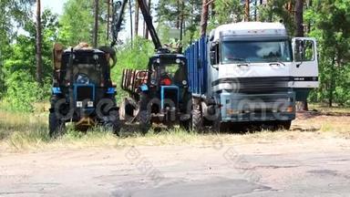 <strong>砍伐</strong>森林和自动装载卡车车辆